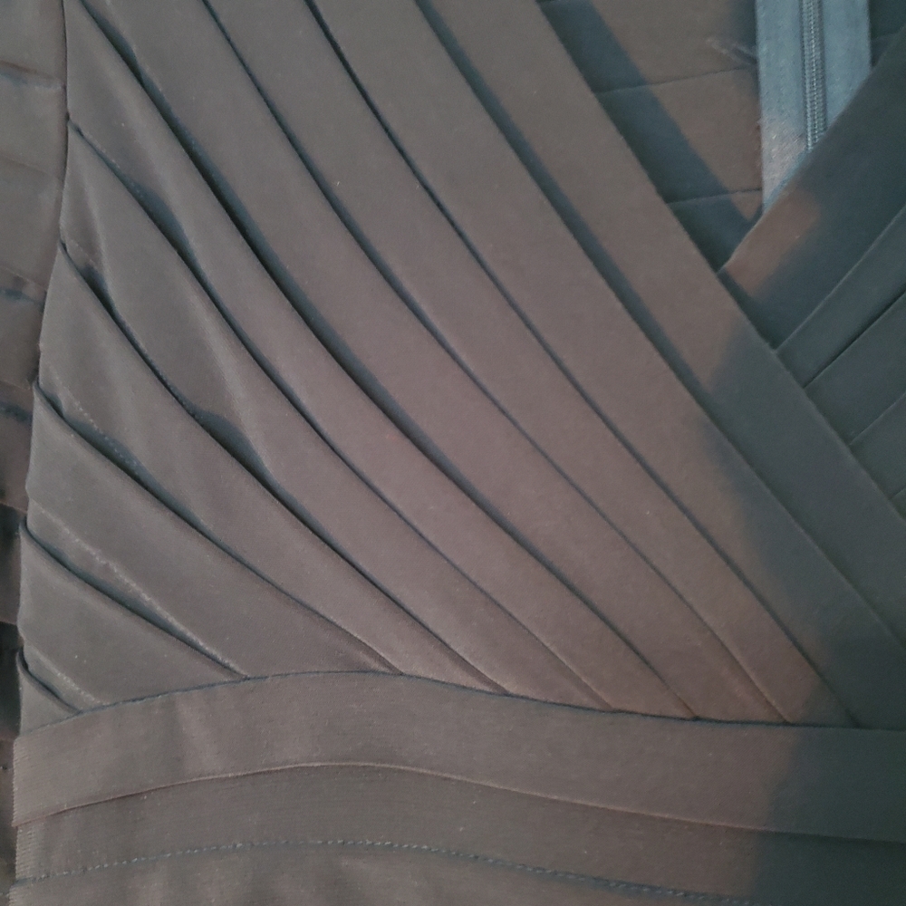 Dress - Picture 2 of 4
